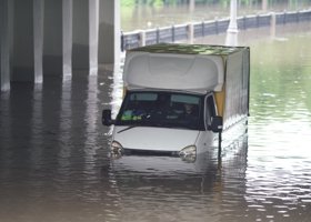 Москва ушла под воду: тропический ливень парализовал столицу. Фоторепортаж