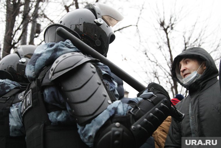 На акцию протеста в небольшом башкирском Баймаке вышло несколько тысяч человек