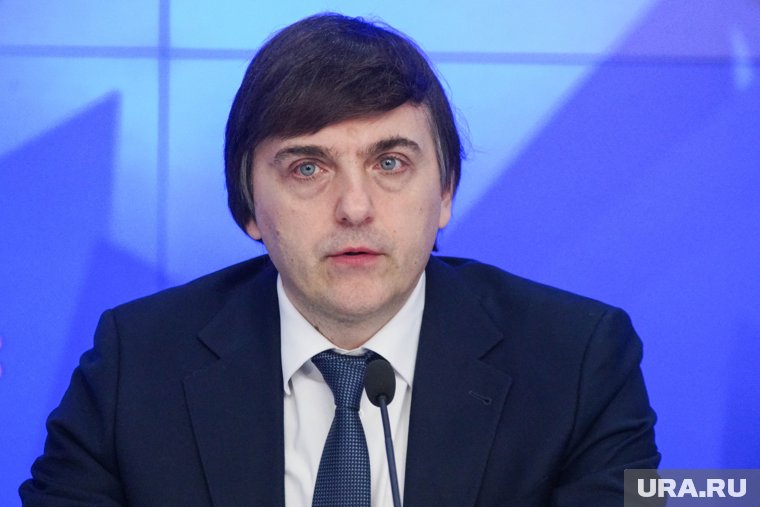 Есть детские сады, открытия которых ждут уже пять лет, отметил министр просвещения Сергей Кравцов