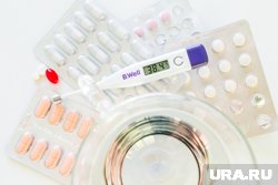 У пациентов замечаются слабость, боль в горле и озноб