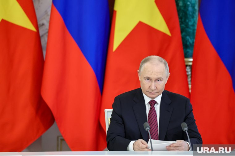 Президент РФ Владимир Путин недвусмысленно дал понять, что в случае военной угрозы Вьетнаму, армия России придет на помощь