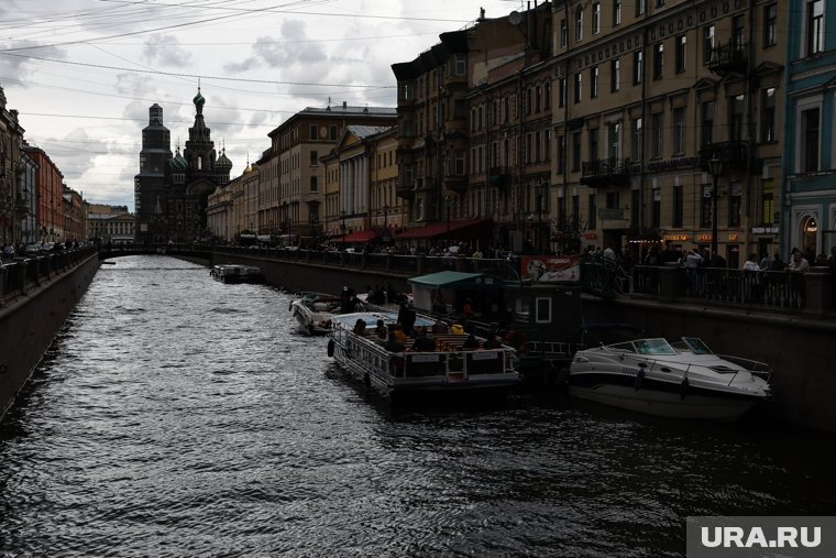 Пять районов Петербурга накрыло удушливым запахом