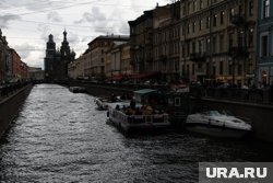 Петербуржцы массово жалуются на резкий химический запах: как защитить себя от вредных веществ в воздухе