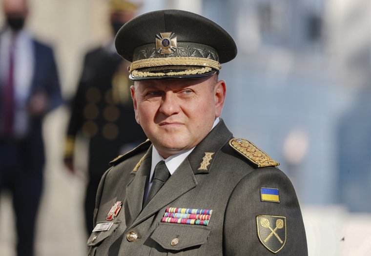 У Залужного и Зеленского начался конфликт из-за расхождений в командовании ВСУ