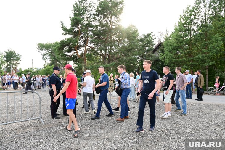 На митинг пришли люди разных возрастов