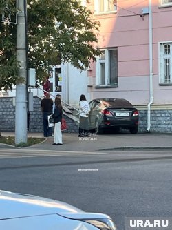 В Кургане водитель во время ДТП въехал в общежитие