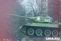 В сквере на постаменте стоит Т-34 (архивное фото)