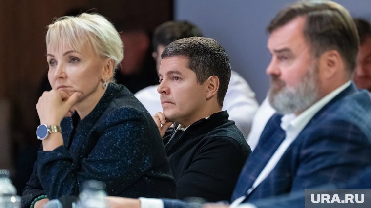 На фото - глава Ямала Дмитрий Артюхов и глава Еврейской АО Мария Костюк 