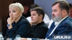 На фото - глава Ямала Дмитрий Артюхов и глава Еврейской АО Мария Костюк 