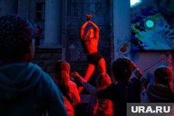 Хип-хоп группу просили исполнить танец подтанцовки Булановой