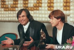 Алибасов Б. и Левкин В. после вручения им премии «Овация», 1998 г.