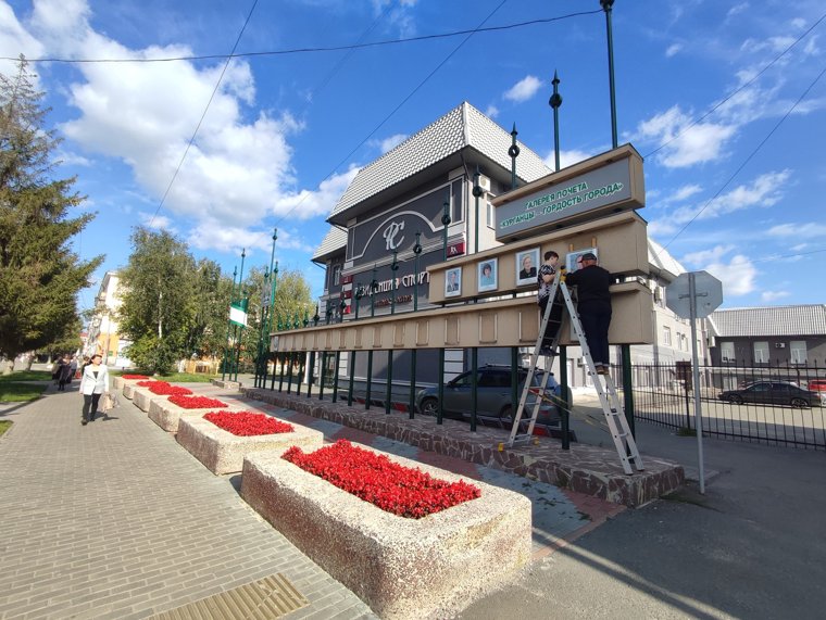 В галерею попадаю граждане разных профессий