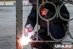 Пригодится ли срезанный забор на кладбище — доподлинно неизвестно