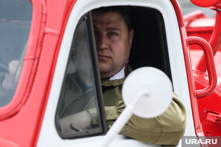 В Архангельской области бушует пожар в жилом секторе, МЧС борется с возгоранием