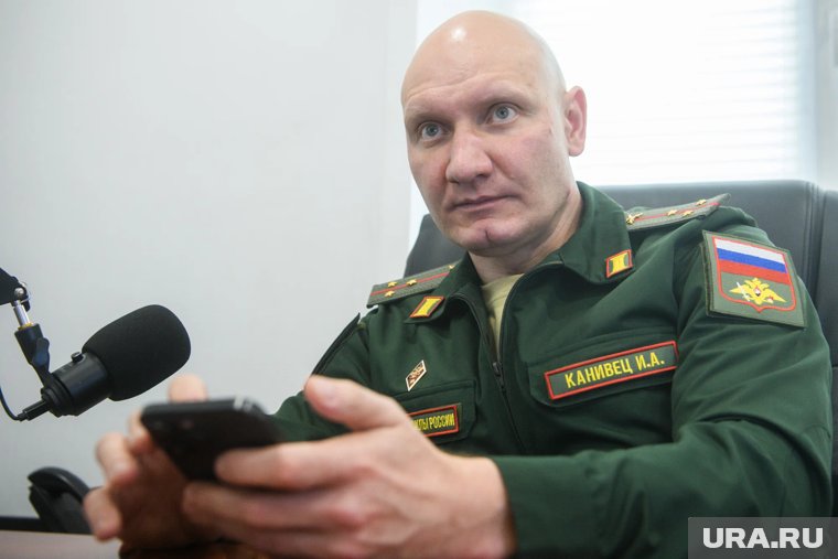 Иван Канивец подчеркивает, что выпускники военных высших учебных заведений не остаются без работы