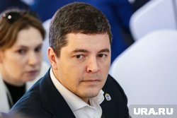 Министр РФ по развитию Арктики Чекунков вручил главе Ямала Артюхову почетный знак