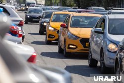 В Кургане на перекрестке большая пробка из машин (архивное фото)