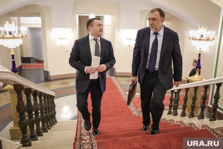 Банкир Петр Фрадков и глава Русала Олег Дерипаска сегодня вместе пришли на заседание попсоветов Большого и Мариинского театров