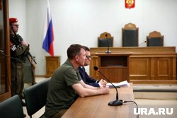 Иван Попов улыбался на заседании суда