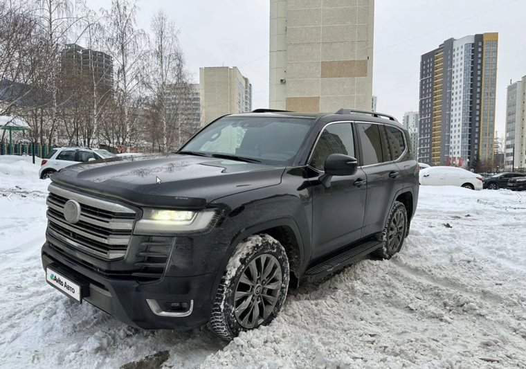 Переднюю часть «Тойоты» защищает бронированная пленка