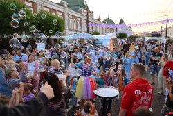 Молодых людей лично поздравил помощник президента Сергей Кириенко