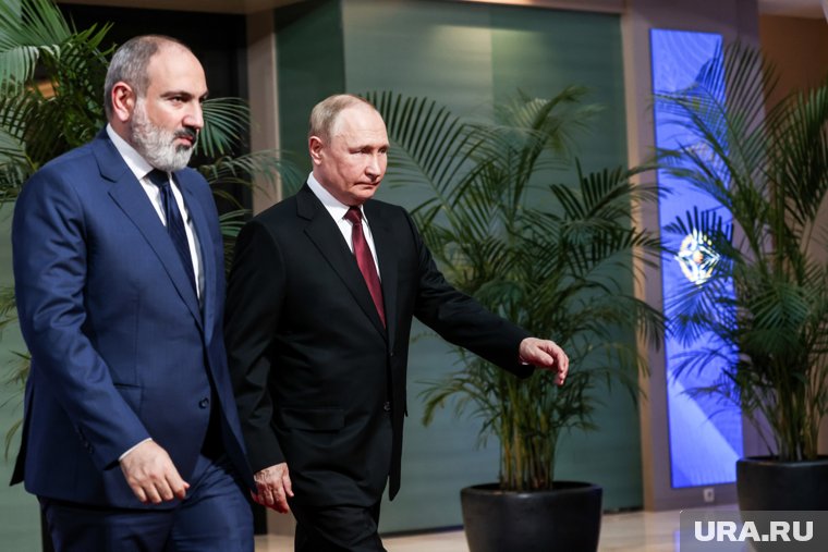 Путин провел встречу с Пашиняном