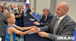 Александр Карелин в курганском спорткомплексе «Медведь» пообщался с юными спортсменами