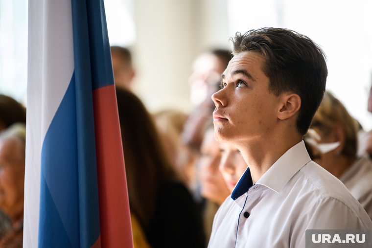 Праздник установил президент России 20 августа 1994 года