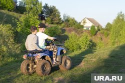 В Кургане один подросток на квадроцикле наехал на другого
