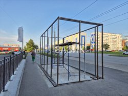 В Кургане началась установка нового остановочного комплекса