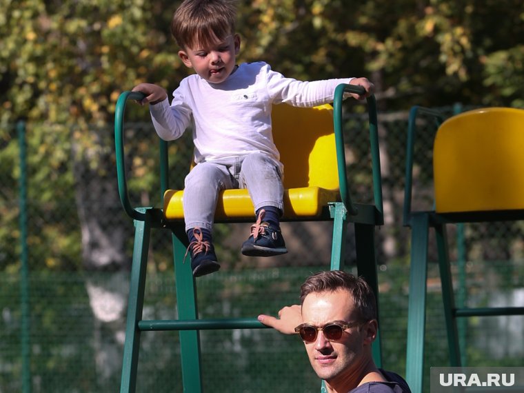 На фото: Дмитрий Шепелев с сыном Платоном