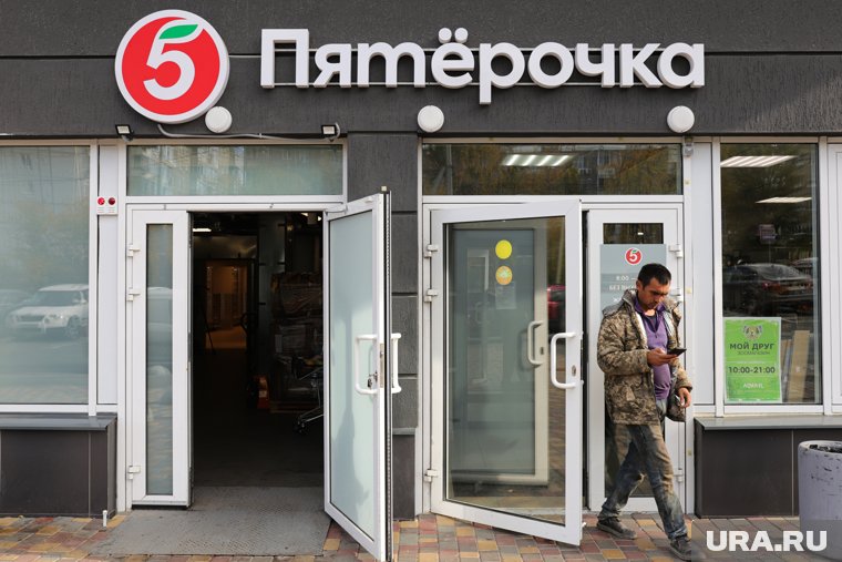 Машина протаранила магазин «Пятерочка»