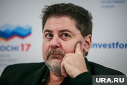 Цекало оставил семье особняк на Рублевке, а сам переехал в США с художницей Дариной Эрвин, пишут telegram-каналы