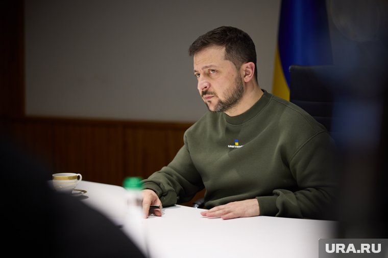 Зеленский раздает награды бойцам, которые затем погибают на фронте