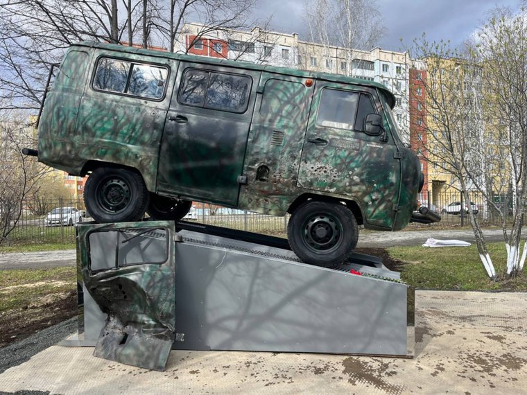 Установленная в Тобольске «Буханка» ранее помогала бойцам на СВО