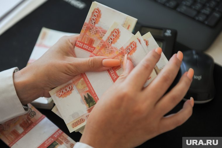 Подросток из Кургана лишился более 40 тысяч рублей после общения с аферистами