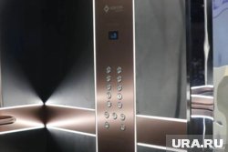 Лифт отличает обилие подсветки