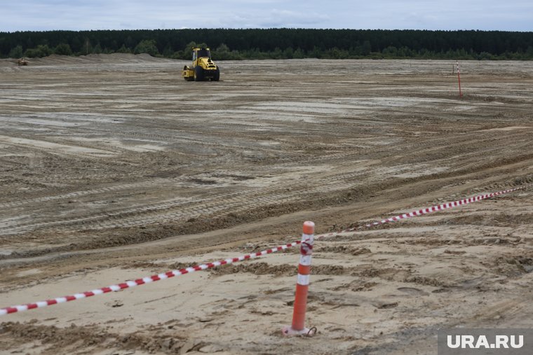 На территории продолжается отсыпка участка под строительство 