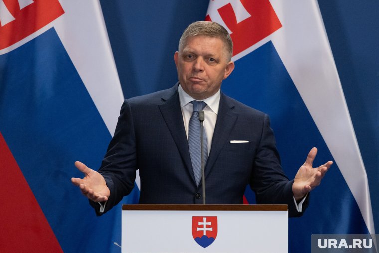 Фицо заявил, что 9 мая будет в Москве