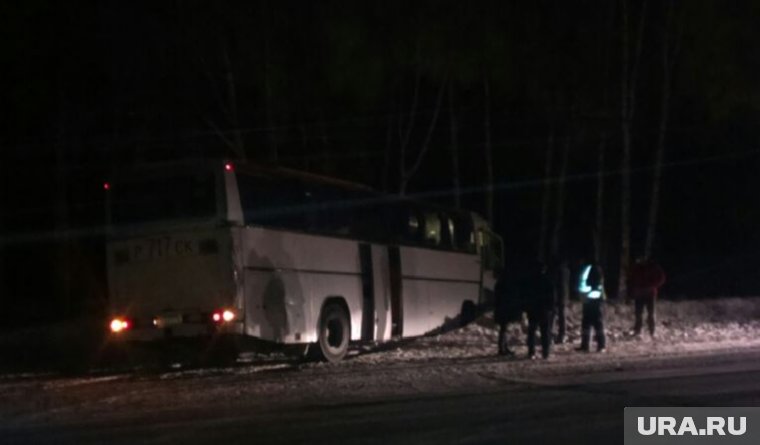 Очевидцы сообщают, что в автобусе есть пострадавшие