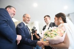 Паслер и Котяков спросили у пары, сколько детей молодые планируют