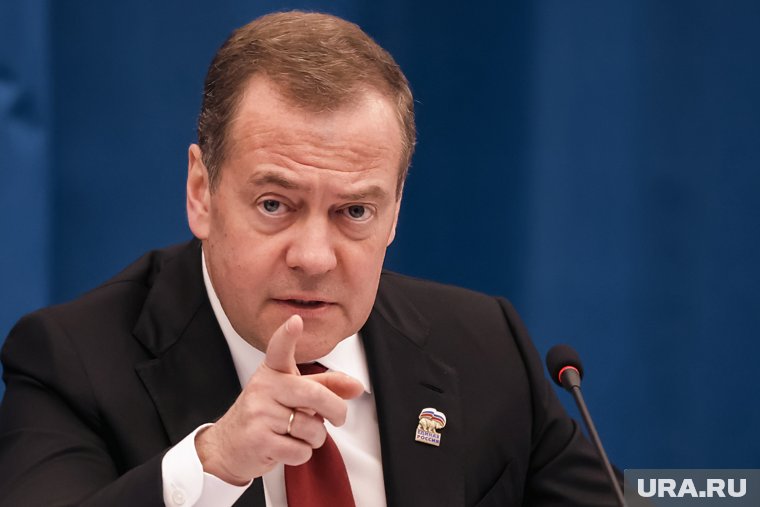 Медведев отметил, что Украина не хочет признавать реалии боевых действий в ходе переговоров
