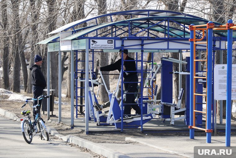 Спортплощадку починят к августу
