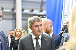 Дмитрий Махонин и гендиректор UMG Константин Николаев подписали соглашение