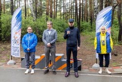 Иван Кравченко (второй справа) отметил, что в Шарташском лесопарке хорошие условия для велогонок