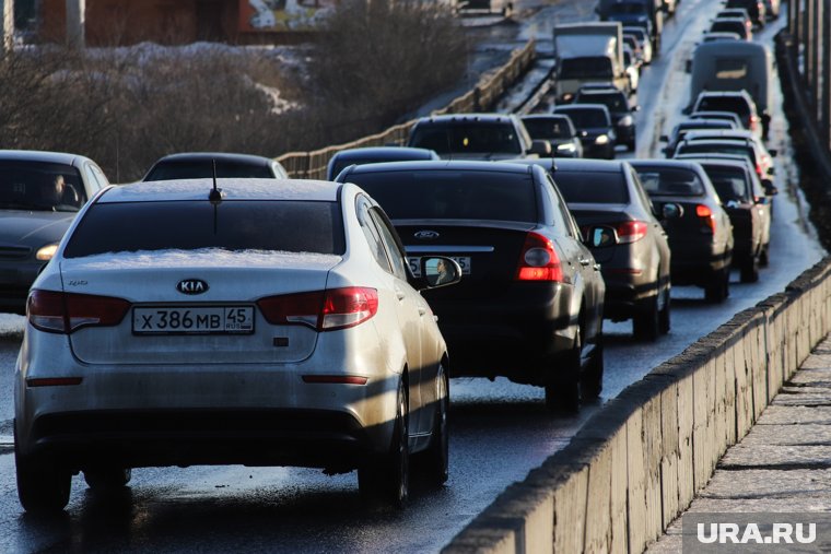 Курганцы стоят в пробках на главных улицах, связующих микрорайоны