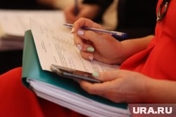 Женщина с сообщником помогла 19 мигрантам сдать экзамены