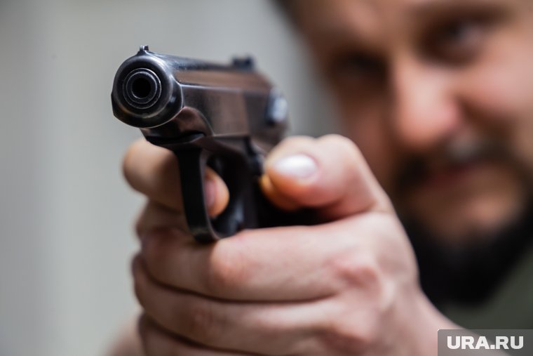 В ходе ссоры пермяк достал пистолет и выстрелил