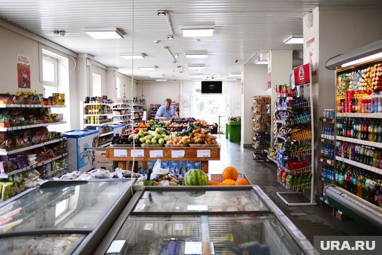 В магазинах сети эконом-гипермаркетов «Маяк» нашли просрочку и продукты с запрещенными добавками