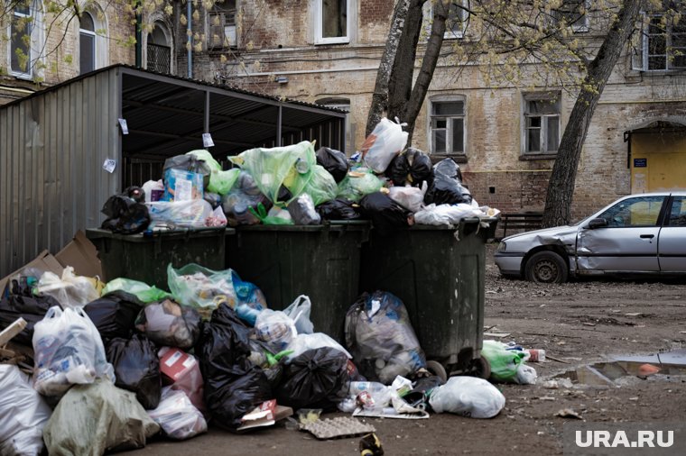 Местные пытаются обратить вниманием Куйвашева на горы мусора в городе (архивное фото)